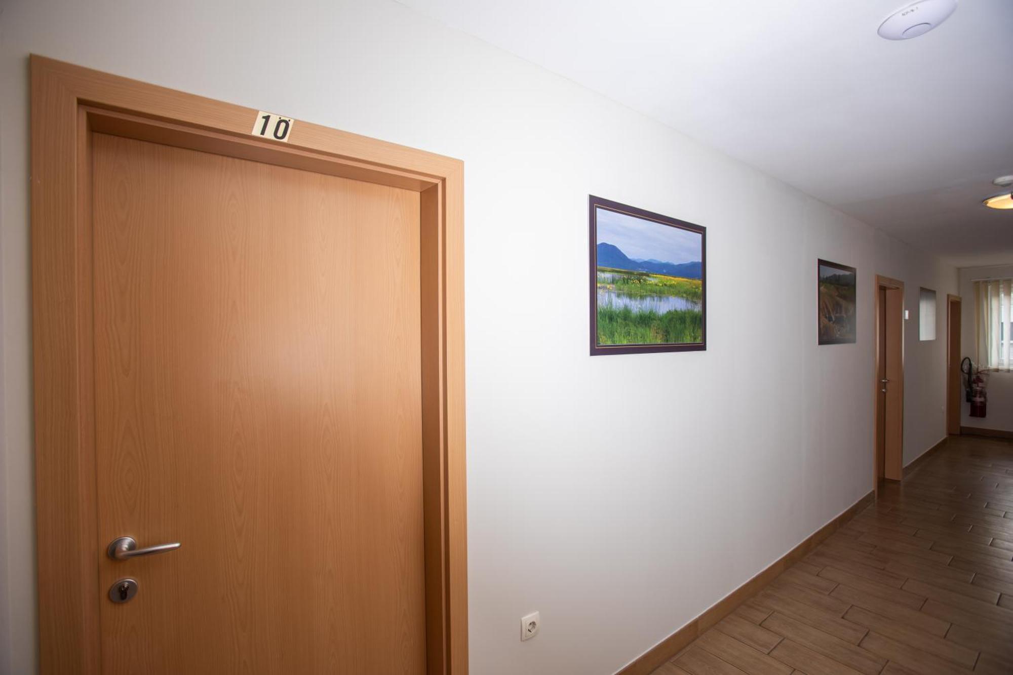 Rooms En Krajcar Cerknica Bagian luar foto