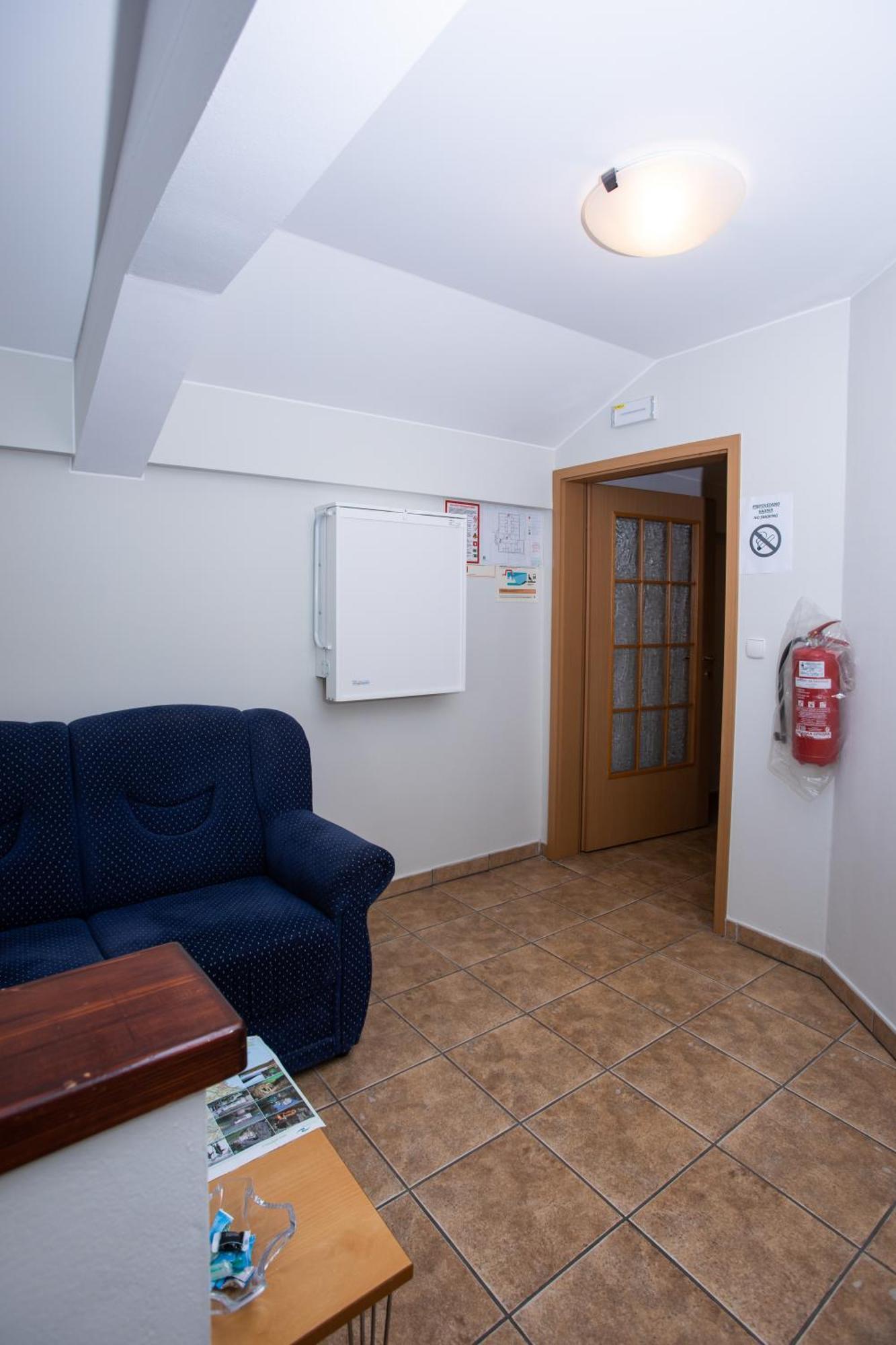 Rooms En Krajcar Cerknica Bagian luar foto