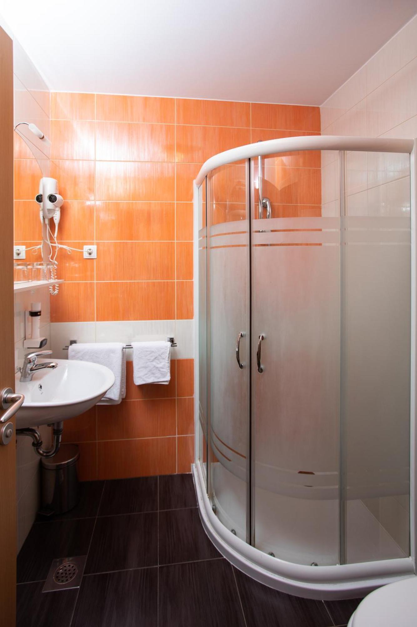 Rooms En Krajcar Cerknica Bagian luar foto