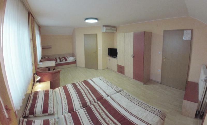 Rooms En Krajcar Cerknica Bagian luar foto